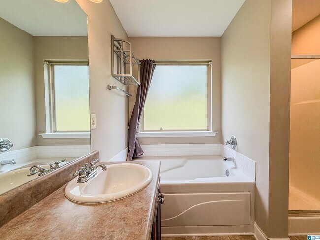Building Photo - 1122 Emerald Ridge Dr