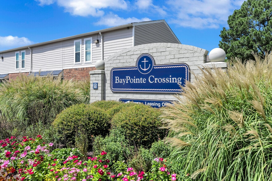 Primary Photo - BayPointe Crossing