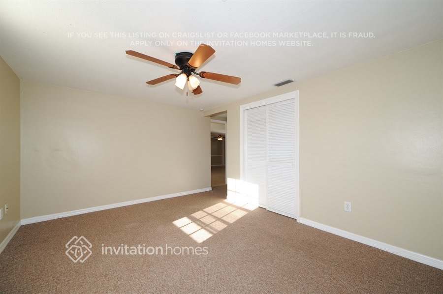 Building Photo - 3910 Glissade Dr