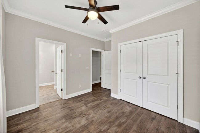 Building Photo - 1939 Chestnut Oak Ln