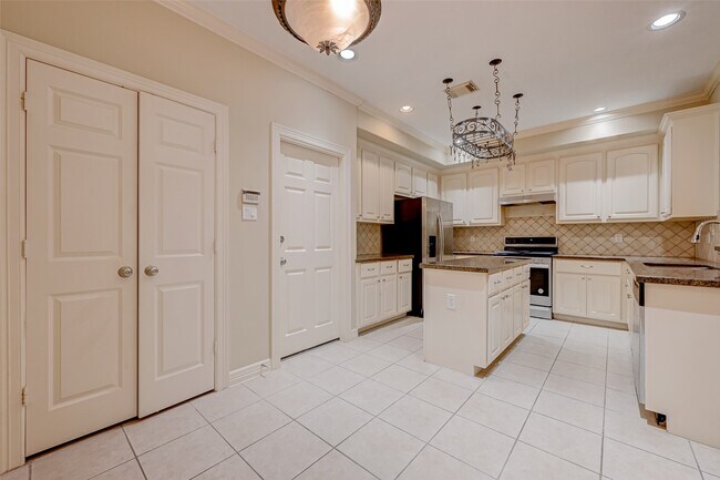 Building Photo - 13607 Brookbluff Ln