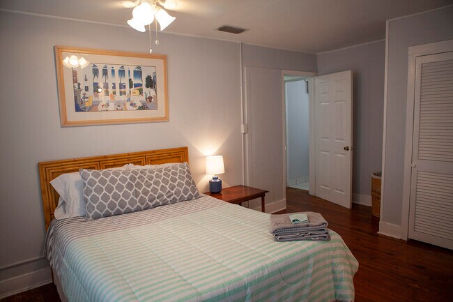 Building Photo - 419 43rd St