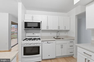 Building Photo - 5005 Green Mountain Cir