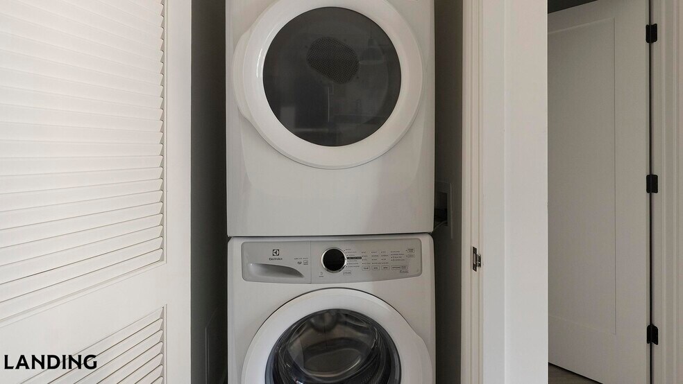 Building Photo - 1007 S Mint St