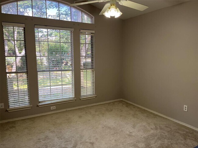 Building Photo - 604 Territory Cove