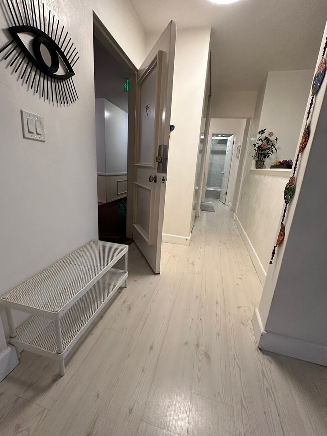 Building Photo - 5625 N Sumner Wy