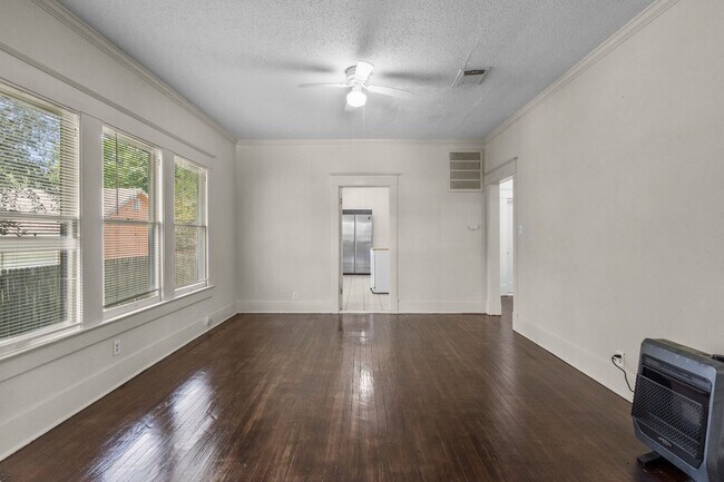 Building Photo - 2 11th Ave N