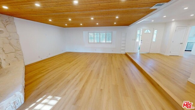 Building Photo - 495 Erbes Rd