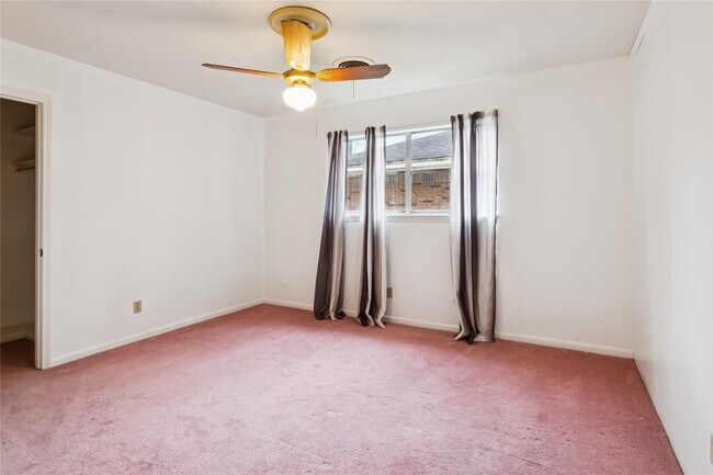 Building Photo - 2303 Kipling St