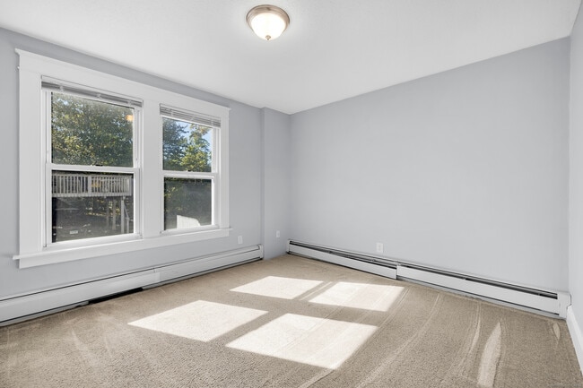 Building Photo - 245 Oakland St