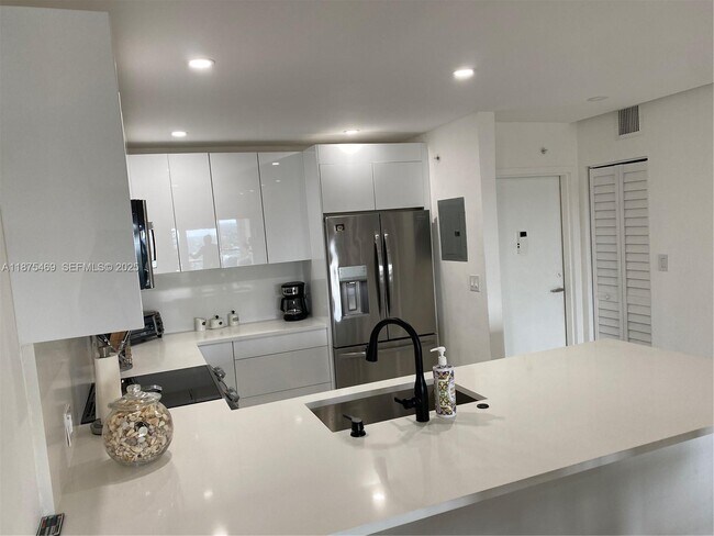 Building Photo - 1500 S Ocean Blvd