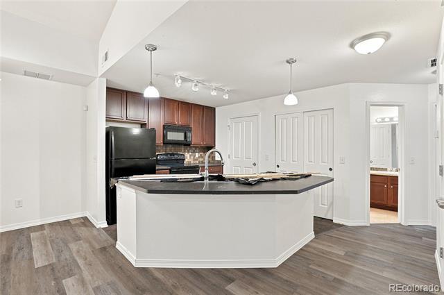Building Photo - 804 Summer Hawk Dr