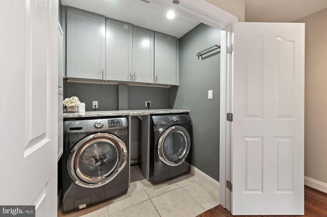 Building Photo - 6005 Selvyn Rd