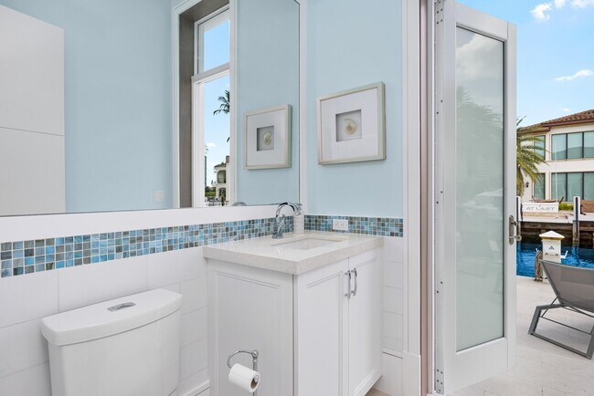 Building Photo - 863 Enfield St