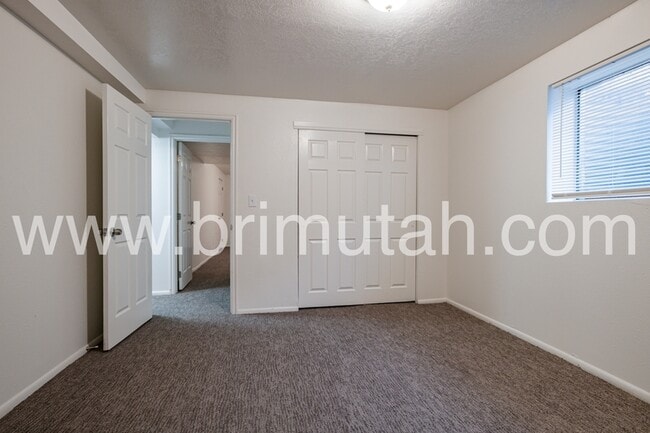 Building Photo - 4467 S Albright Dr