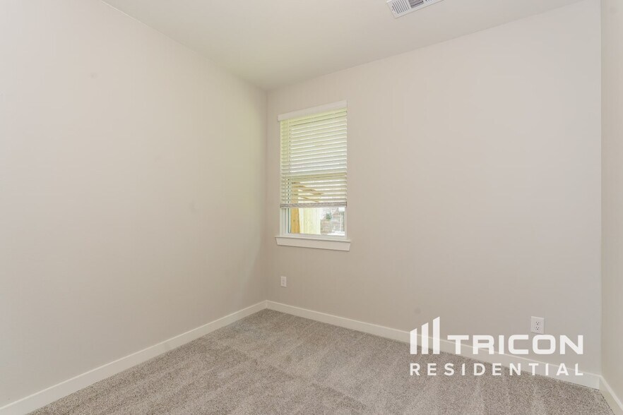 Building Photo - 2529 Dulaney Dr