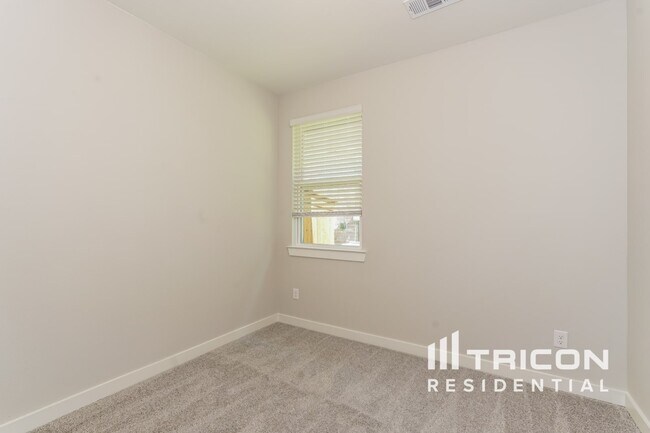 Building Photo - 8017 Brookhaven Dr