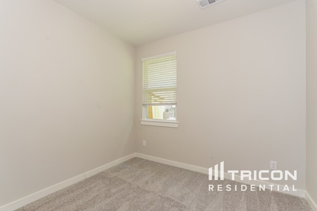 Building Photo - 8208 Howell Oak Dr