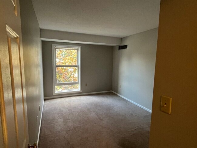 Building Photo - 314 Riverside Ave