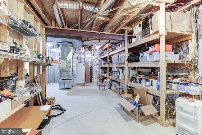 Building Photo - 2945 Oakton Knoll Ct