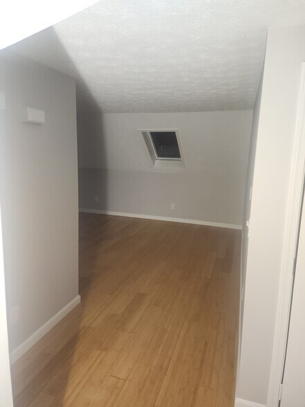 Building Photo - 14 Summer St