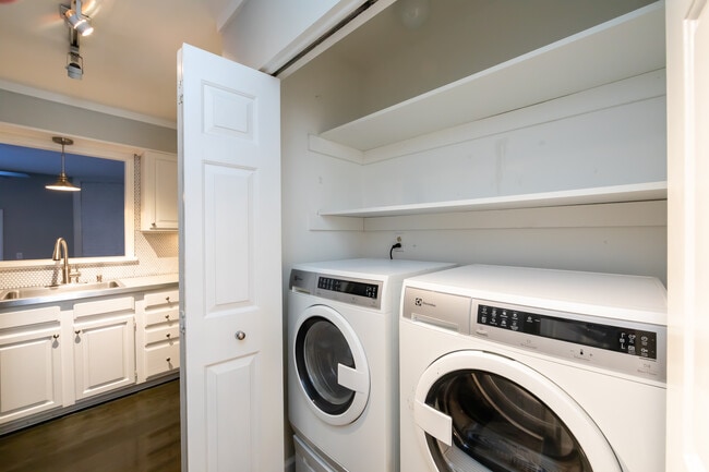 Building Photo - 510 N Poplar St