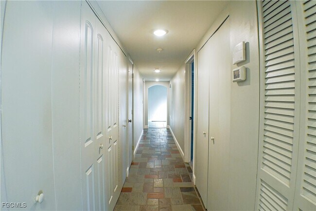 Building Photo - 112 Pinebrook Dr