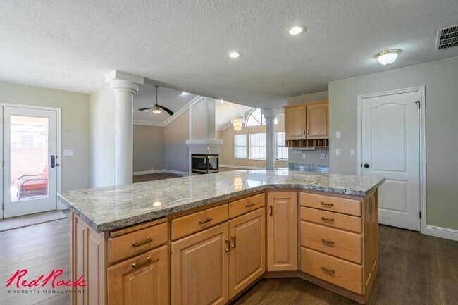 Building Photo - Spacious 6 Bedroom Home with a Balcony!