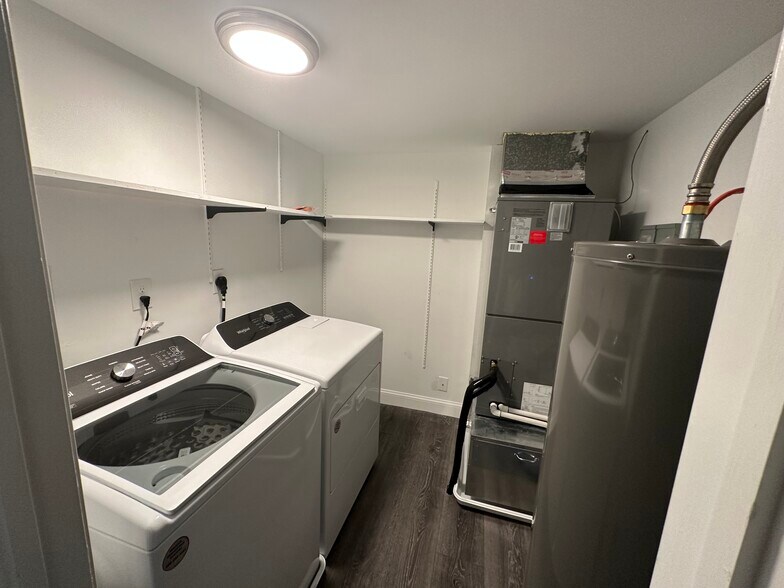 Building Photo - 1677 Bluebird Dr