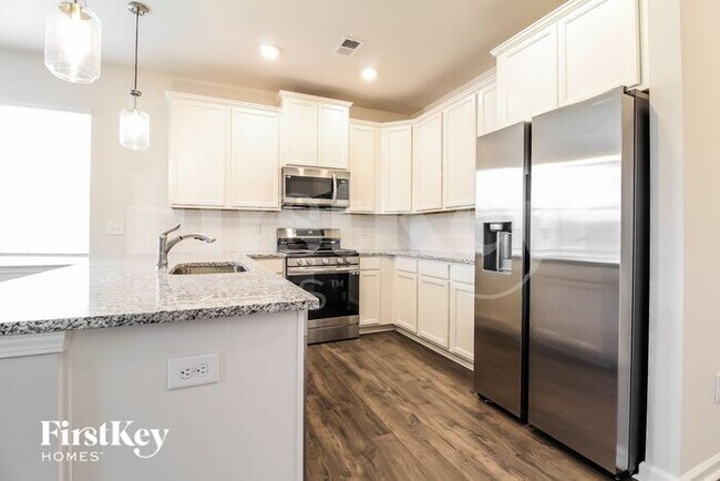 Building Photo - 811 Birchcrest Wy