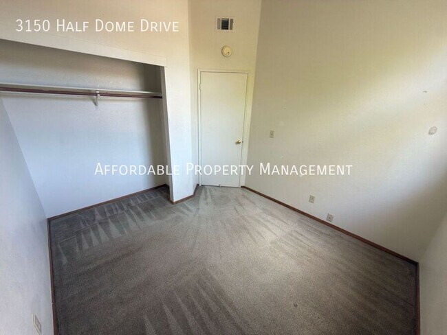 Building Photo - 3150 Half Dome Dr