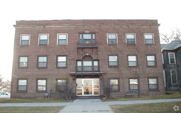 Building Photo - The Elms Apartments