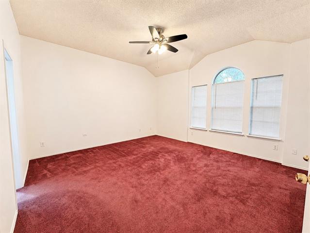Building Photo - 824 Elm Falls Pl
