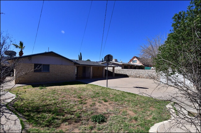 Building Photo - 4749 Tropicana Ave