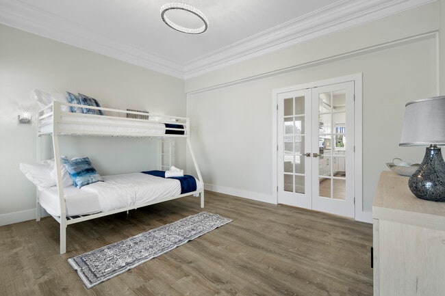 Building Photo - 9010 Gardens Glen Cir