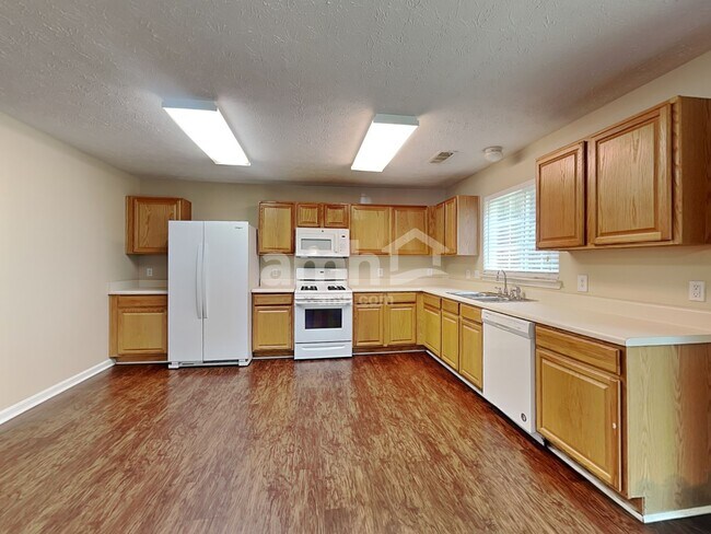 Building Photo - 574 Leaflet Ives Dr