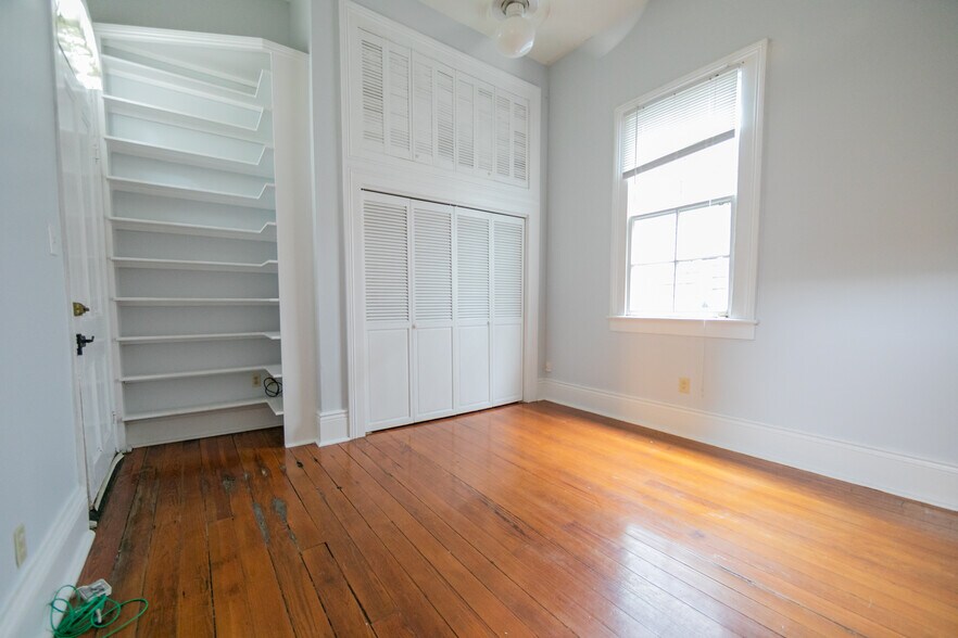Building Photo - 727 Saint Roch Ave