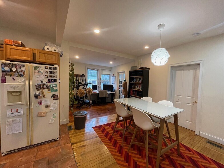 Building Photo - 21 Hall St