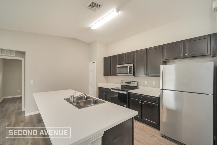 Building Photo - 1150 NW 19th Pl