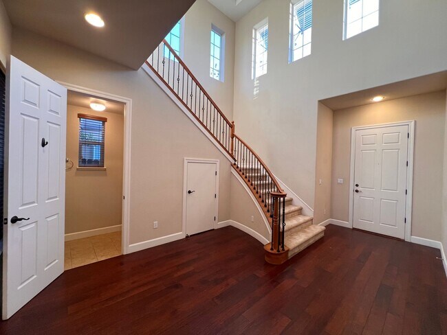 Building Photo - Large Home located in the Gated Community of Dorado in S. Reno