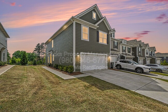 Building Photo - 2785 Yeager Dr NW