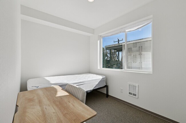 Building Photo - Pre-leasing Fall 2026: Brand-new 6B3B Townhouse near UW $1,050/room.