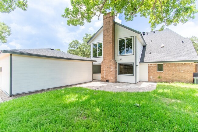 Building Photo - 15202 La Paloma Dr