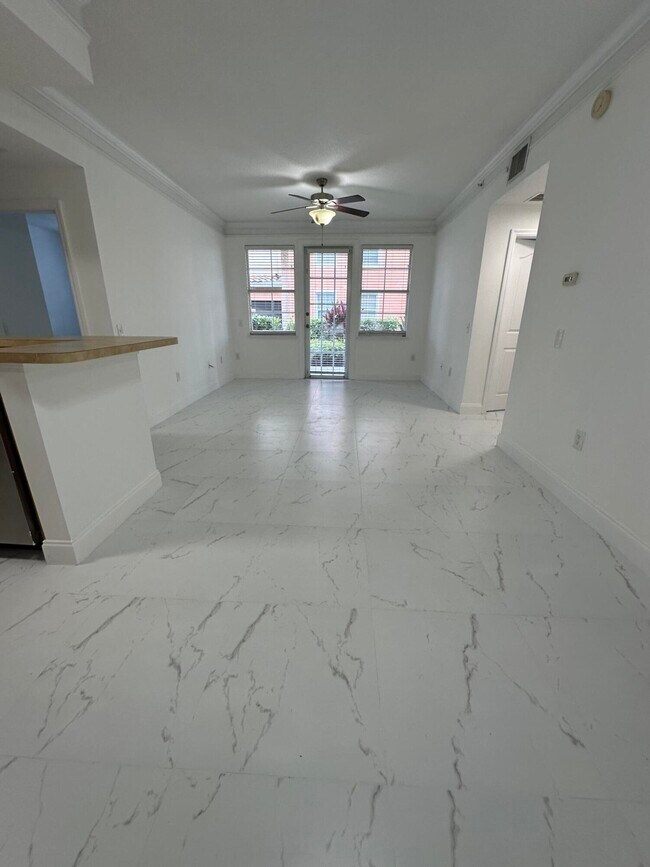 Building Photo - 9873 Baywinds Blvd