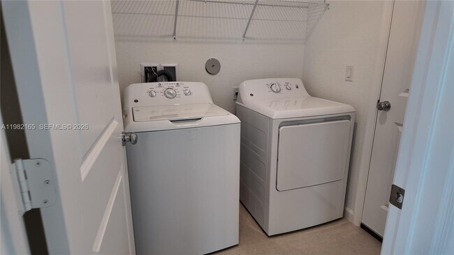 Building Photo - 10722 NW Moon Rise Ln