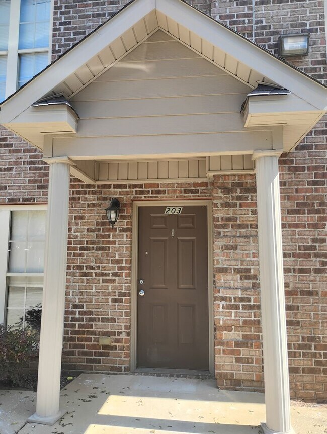 Building Photo - 2925 Hargrove E Rd