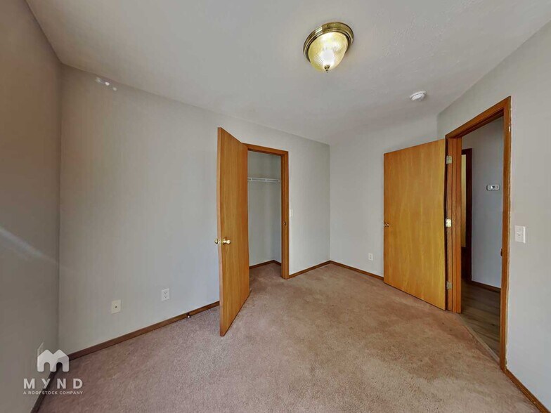 Building Photo - 539 N Century Ave