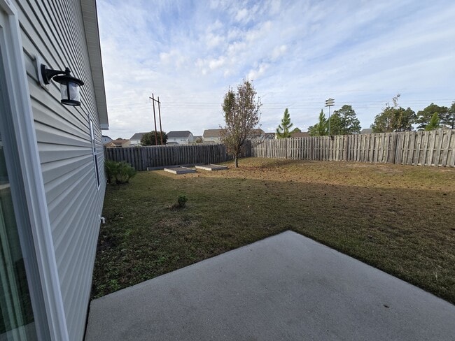 Building Photo - 333 Rose Bud Ln