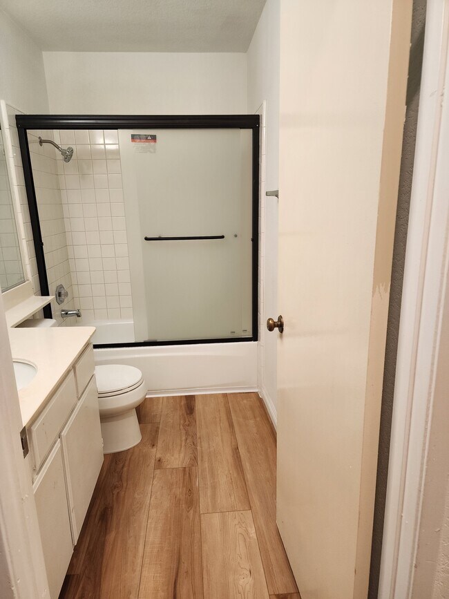 Building Photo - 8712 Endsleigh Ave