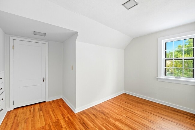 Building Photo - 411 Kingsley Ave